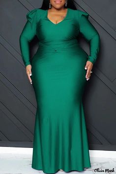 Olivia Mark - Green Plus-Size Formal Dress with V-Neck and Long Sleeves, Featuring Elegant Solid-Patchwork Design Emerald Green Formal Dress Classy, Green Plus Size Dress, Emerald Green Formal Dress, Elegant Evening Dresses Long, Dresses Nightclub, Nightclub Dress, Maxi Dresses Fall, Plus Size Formal, Plus Size Formal Dresses