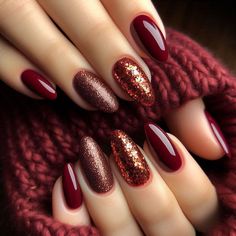 Nail Autumn Ideas, November Nails Burgundy, Burgundy Nails For Fall, Festive Fall Nails, Red November Nails, November Red Nails, Rusty Red Nails, Fall Nails Copper, November Nail Inspo Almond