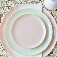 the table is set with four plates and two cups, one has a white napkin on it