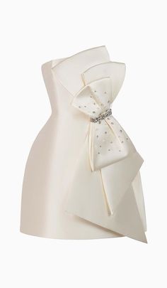 Strapless Bow Mini DressElevate your style and embrace your inner princess with our Strapless Bow Mini Dress. This stunning dress is designed to make you feel like royalty, featuring a playful oversized bow that cascades down the front, exuding a charming fairy tale vibe.The strapless neckline of this dress is designed to flatter your décolletage, adding an elegant touch to your overall look. The ivory color adds a touch of sophistication and grace, making it the perfect choice for any special o Snowcoming Dresses, Coquette Party, Bow Mini Dress, Fancy Short Dresses, Bow Wedding Dress, Junior Prom Dresses, Womens Prom Dresses, Strapless Neckline, White Outfit