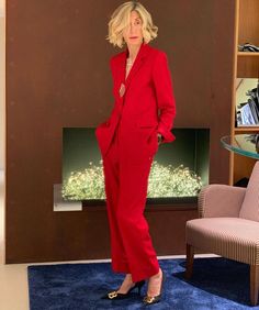 VOGUE CAFE 🌸 on Instagram: “1,2,3,4 or 5” Red Blazer Outfit, Blazer Outfits For Women, Red Homecoming Dresses, Look Formal, Model Outfit, Red Suit, Next Fashion