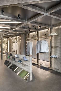 Gallery of Pulse Sportswear Store / Sobchenko Architects - 8 Sports Retail Store Design, Tactical Store, Shoe Store Design, Sportswear Store, Led Store, Retail Store Interior Design, Clothing Store Interior, Steel Shelving, Business Space