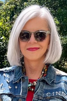 Grey Hair With Bangs, Grey Hair Care, Grey Hair Looks, Grey Hair Transformation, Beautiful Gray Hair, Gray Hair Cuts, Chin Length Hair, Natural Gray Hair, Gray Hair Highlights