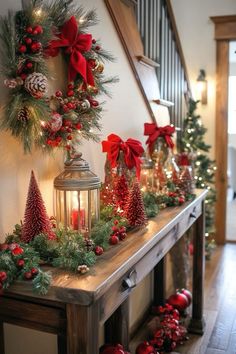 Christmas Decor Maximalist, Christmas Decor Ideas For Entryway, Christmas Cottage Decor Ideas, Xmas Decorations Ideas, Ideas For Entryway, Christmas Light Decor, Maximalist Christmas, Christmas Decor Ideas For Bedroom, Rustic Farmhouse Christmas