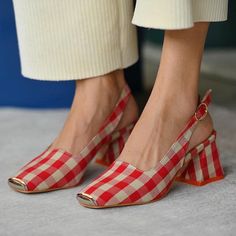 Mary Jane Shoes Heels, Plaid Heels, Stunning Shoes, Designer Pumps, Cooler Look, Pumps Shoes, Mary Jane Heels, Pretty Shoes