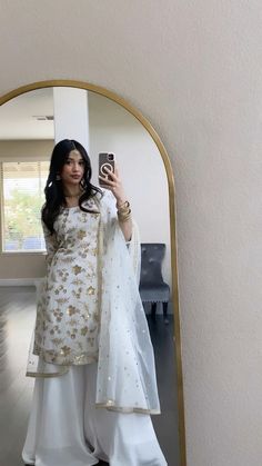 Traditional Dresses All Over The World, Indian Outfit Mirror Selfie, Desi Clothes Aesthetic, Aesthetic Desi Outfits, Trendy Outfits Indian, Desi Outfits, Diwali Outfits