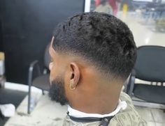 I like this cut, the length is manageable and nice 360 Waves Hair, Waves Hairstyle Men, Men Fade Haircut Short, Waves Haircut, Curly Hair Fade, Black Hair Cuts, Drop Fade, Low Fade Haircut, Waves Hairstyle