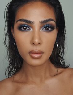 Navy Blue Eyeshadow Looks, Navy Blue Dress Makeup, Navy Dress Makeup, Navy Eye Makeup, Navy Blue Eyeshadow, Silver Eyeshadow Looks, Navy Eyeshadow, Navy Blue Makeup, Navy Makeup