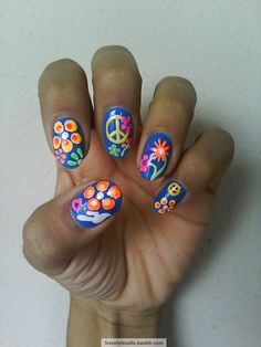 Peace Sign Nails, Kitsch Nails, Nails Hippie, 60s Nails, Peace Nails, 60s Retro