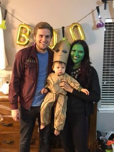 Diy Family Halloween Costumes, Pregnant Halloween Costumes, Diy Halloween Games, Baby Kostüm, Monster Costumes, Halloween Costumes For 3, Couple Costumes, Pregnant Halloween