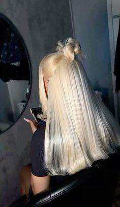 Crimps Hairstyles For Black Women Blonde, Blonde Hair In A Bun, 2 Ponytail Hairstyles, Black Ponytail Hairstyles, Pretty Hair Color