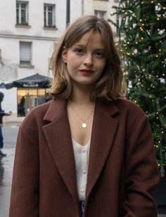 Camille Yolaine, Cut My Hair, Grunge Hair, French Girl, Hairstyles With Bangs, Parisian Style, Pretty Hairstyles, Hair Looks, Hair Goals