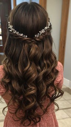 Half Up Down Prom Hair, Bridal Updo Half Up Half Down, Grade 8 Graduation Hairstyles, Curled Prom Hair Half Up, Long Curly Hair Half Up Half Down, Grad Hairstyles For Long Hair, Half Up Half Down Braid Hairstyles, Hairstyles For Grad, Quince Dama Hairstyles