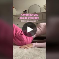 a woman in pink is doing yoga on her bed with the caption, a workout you can do everyday hourglass abs