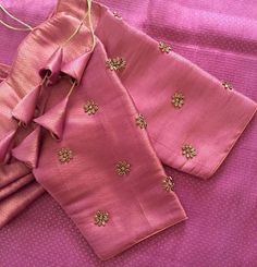 Blouse Kundan Work Designs, Simple Pink Blouse Work Designs, Hand Embroidery Designs For Blouses Neck, Pink Pattu Blouse Designs, Simple Art Work Blouse, Butta Blouse Designs, Kundan Aari Work Blouse, Pink Blouse Designs For Saree Pattu, Simple Blouse Embroidery Designs Silk