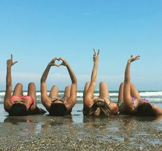 3 Bff, Beach Shooting, Cute Friend Poses, Pictures Friends, Cute Beach Pictures, Yoga Beach, Beach Pictures Friends, Summer Picture Poses, Beach Humor