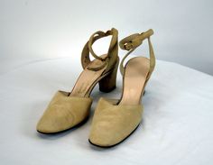 "These suede ankle strap shoes are super cute and stylish! They are made of a soft ivory suede with skinny ankle straps and chunky heels. Made by Jacqueline. Size 9N. They would fit an 8.5 OK. These are in good condition but there is one mark on the forefoot of the right shoe - shown. The insoles are curling up just a tad on the edges. They have a 60s feel but I am not certain of the age - I feel they could be 80s does 60s. A really nice addition to your fall wardrobe. Measurements - Length - 10 Black Mule, Chanel Slingback, Wardrobe Measurements, Lucite Heels, Black Suede Shoes, Womens Mary Janes, Evening Sandals, Ankle Strap Shoes, Slingback Shoes