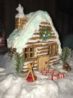 a gingerbread house made to look like it is in the snow