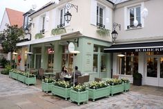 Modern Bakery Exterior, Exterior Coffee Shop Design, Cute Cafe Exterior, Cafe Ideas Design, Rooftop Restaurant Design, Cafe Display, Cafe Exterior, Green Cafe