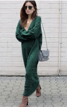 V Neck Black Dress, Older Women Fashion, Long Sweater Dress, Mode Boho, Looks Party, Fashion Blogger Style, Maxi Robes, Sweater Dress Women, Long Sweater