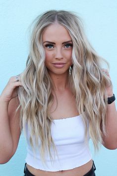 Bright Blonde Beach Hair, Cali Blonde Hair, Cali Blonde, California Blonde Hair, Blonde Beach Waves, Blonde Hair Natural, California Blonde, Pretty Hair Cuts, Blonde Ideas