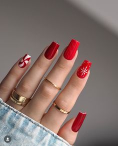 Christmas Present Nails, Red Nail Art Designs, December Nails, Sweater Nails