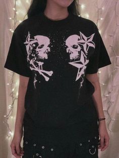 Short Sleeve Black Skull Graphic Oversized Tee - AnotherChill Star Skull, Preppy Punk, Dark Academia Clothing, Y2k Summer Outfits, Black Tees, 2000s Outfits, Estilo Hippie, Baby Tees Y2k, Vintage Preppy