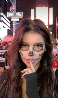 Skeleton Makeup Scary, Skull Makeup Tutorial Step By Step, Skeleton Makeup Aesthetic, Pretty Skull Makeup, Slasher Halloween Costume, Cute Skeleton Makeup, Skull Face Makeup, Skull Makeup Tutorial