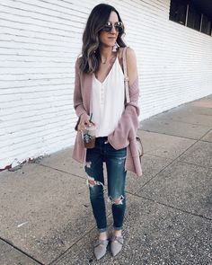 Casual Chic Spring, Friday Favorites, Pants Outfits, Stay Classy, Jeans Bag, Outfit Inspo Fall, Swans, Outfits Casuales, Edgy Fashion