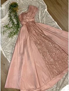 Sheath / Column Evening Gown Glittering Dress Formal Sweep / Brush Tra – BL Dress Glittering Dress, Gown Elegant, Dresses Quinceanera, Dresses Formal Elegant, Evening Gowns Elegant, Evening Dresses Cocktail, Dress Formal, Quinceanera Dresses, Homecoming Dress