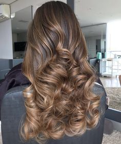 Light Brown Balayage On Dark Hair With Money Piece, Winter Hair Inspo Color, Carmel Highlights Brunettes, Balyage Medium Hair, Blond Caramel Hair, Brunnet Hair, Warm Balayage On Dark Hair, Sunkissed Brown Hair, Mocha Brown Balayage