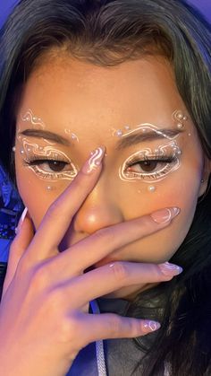 Crazy Makeup Looks Creative, Graphic Eye Makeup, Cute Eye Makeup, Face Art Makeup, Rave Makeup, Graphic Makeup, Barbie Makeup, Eye Makeup Designs, Dope Makeup