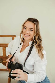 If you're gearing up for your branding photoshoot and feeling a bit lost about what you should bring along, don't worry - I've got your back! Here are 5 essential things to bring to your small business branding photoshoot! Business Branding Photoshoot, Small Business Branding, Business Branding