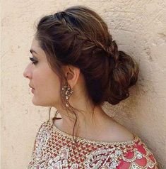 Bun Elegant, Bride Hairdo, Hairstyles For Indian Wedding, Side Braid With Bun, Event Hairstyles, Saree Hairstyles