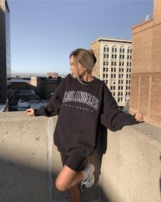 Cere Campbell, City Pics, Aesthetic Clothing Stores, Looks Country, Pics Inspo, Aesthetic Hoodie, Oversize Women, Maxi Robes