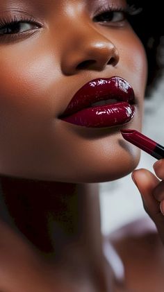 Black Cherry Lipstick, Cola Lips, Red Ombre Lips, Black Hair Makeup, Light Skin Makeup, Red Lipstick Shades, Plum Lipstick, Lip Tips, African American Makeup