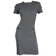 Stylish vintage 90s black and white gingham cotton bodcon dress! Features a flattering allover gingham / checkered print. Zippered pocket at each side of the waist (functional). Fantastic fit that stretches to fit the body. Hidden zipper up the back with hook-and-eye closure. Great belted or alone. Can easily transition from day to evening. Perfect with flats, sandals or wedges for day, and heels or boots for evening. In great condition. Approximately Size Medium / Large (lots of stretch) Measur Net Puff Sleeves, Black Lace Evening Gown, Black And White Cocktail Dresses, Vintage Cotton Dress, Cocktail Dress Holiday, White Vintage Dress, Classy Clothes, Bodycon Cocktail Dress, White Cocktail