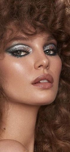 Glam 70s Makeup, Glam Disco Makeup, Disco Themed Party Makeup, Abba Makeup Ideas, Disco Hair Updo, 80s Disco Makeup Looks, 80s Makeup Looks And Hair, Retro Disco Makeup, Disco Party Hair And Makeup