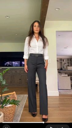 Legal Assistant Outfit Work Attire, Office Outfits Women Dress, Medical School Interview Outfit, Feminine Classic Style, Buisness Attire, Corporate Girlie, Conference Outfit, Genetic Counseling, Office Attire Women