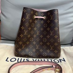 Louis Vuitton handbags are popular for their elegant style and functionality. This bag, like all of their designs, is durable and stylish. The bag exudes sophistication and is designed to feel luxurious. Lv Handbags, Lv Monogram, Timeless Handbag, Vuitton Bag, Sierra Leone, Casual Backpack, Vuitton Handbags, Kids Bags, New Bag