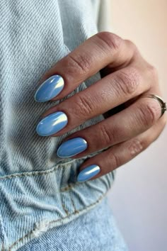 Iridescent Powder Nails, Nail Shine Design, Light Bright Blue Nails, Iridescent Nails Blue, Light Blue Chrome Nails Designs, Nails Oval Shape Design, Blue Crome Nails Almond, Pastel Blue Chrome Nails, Red White And Blue Chrome Nails