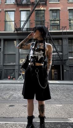 Alternative Rock Aesthetic Outfit, Punk Rock Alt Outfits, Alt Athleisure, London Punk Aesthetic, Summer Alt Fashion, Tattoo Convention Outfit, Folk Punk Fashion, Harajuku Goth Fashion, Alternative Summer Outfits