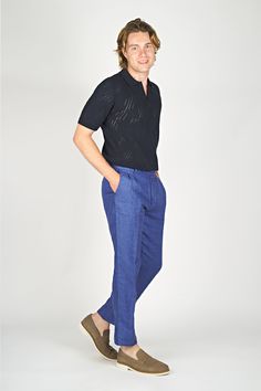 Treat yourself to a more refined take on relaxation with these pure linen pants, featuring a straight and relaxed fit, and a mid-waisted cut. Modern Linen Straight Leg Bottoms, Modern Straight Leg Linen Bottoms, Modern Pants With Straight Hem For Summer, Relaxed Fit Linen Chinos With Straight Hem, Linen Chinos With Tapered Leg For Business Casual, Modern Straight Hem Pants For Summer, Modern Straight Hem Summer Pants, Modern Linen Pants With Pockets, Business Casual Linen Chinos With Tapered Leg