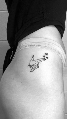 Hip Tattoos For Women, Tattoo Main, Upper Leg Tattoos, Hip Thigh Tattoos, Hip Tattoos, Hip Tattoos Women, Leg Tattoos Women