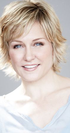 Corte Shaggy, Amy Carlson, Athletic Hairstyles, Shag Haircut, Blue Bloods, Ponytail Hairstyles, Cut And Color