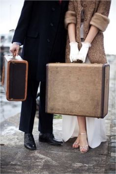 Vintage Suitcases, Travel Theme Wedding, Bridal Musings, Vintage Luggage, The Windy City, Travel Inspired, Travel Themes, Look Vintage