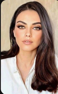 Mila Kunis Makeup, Olive Skin Makeup, Mila Kunis Hair, Hazel Eye Makeup, Wedding Makeup For Brown Eyes, Makeup For Hazel Eyes, Style Fitness, Soft Glam Makeup, Olive Skin