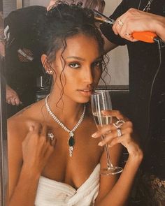 Jasmin Tookes, How To Look Expensive, Jasmine Tookes, Minimal Makeup, How To Look Rich, Black Femininity, Model Aesthetic, Shades Of Beige, Looks Black