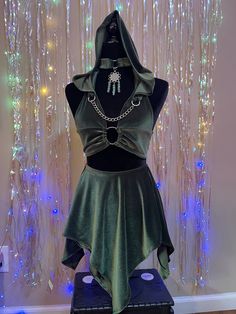 This item is a pre order. Please see shipping dates for estimates. Comes as a 4 piece set of detached chain hood, choker necklace with green aventurine beaded crystals, o-ring halter top and fairy skirt. stretch fabric, 90% polyester, 10% spandex. Stainless steel metal hardware. Hand wash and hang dry. Dry off metal hardware after washing. Beading is delicate so handle with care. Refer to size chart pictured to find your size. How to measure: Bust: To take bust measurements please measure around Snake Rave Outfit, Rave Outfits Green, Desert Rave Outfits, Dragon Outfit Aesthetic, Rave Fairy Outfits, Hippie Rave Outfits, Edc Outfits Ideas, Fairy Festival Outfit, Green Rave Outfit