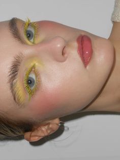 #makeup #mua #makeupoftheday #art #beautyblog #beauty #inspiration #makeuplover #makeupaddict #beautytrend #trendy Green Yellow Makeup, Yellow Makeup Looks, Unique Nail Ideas, Eyebrow Trends, Lip Art Makeup, Yellow Makeup, Eye Makeup Looks, Makeup Nails Art, Make Up Inspiration